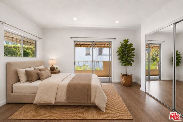 11652 Chenault Street 14, Los Angeles, CA 90049