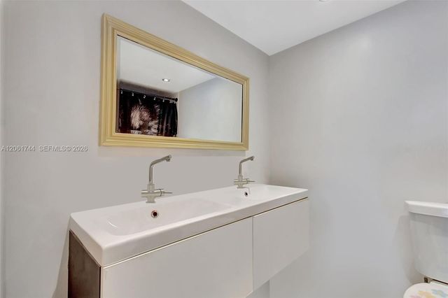18051 Biscayne Blvd 801, Aventura, FL 33160