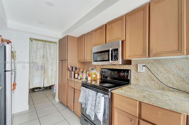 18051 Biscayne Blvd 801, Aventura, FL 33160