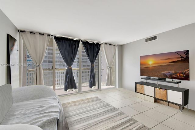 18051 Biscayne Blvd 801, Aventura, FL 33160