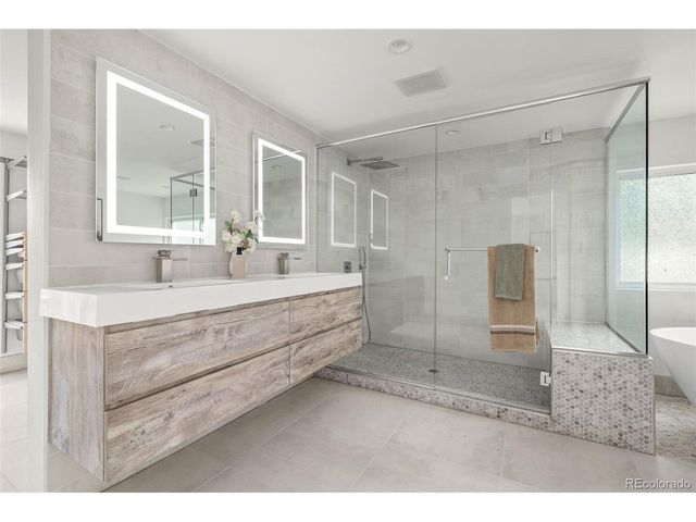 960 S Foothill Dr, Lakewood, CO 80228