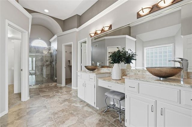 6505 N Spruce Avenue, Kansas City, MO 64119