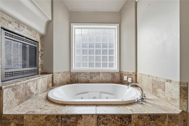 6505 N Spruce Avenue, Kansas City, MO 64119