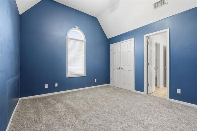 6505 N Spruce Avenue, Kansas City, MO 64119