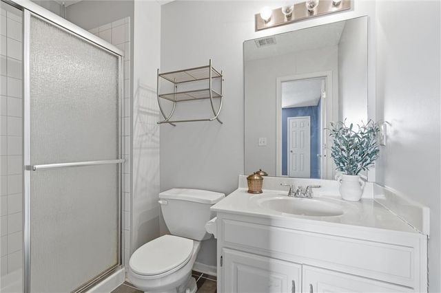 6505 N Spruce Avenue, Kansas City, MO 64119