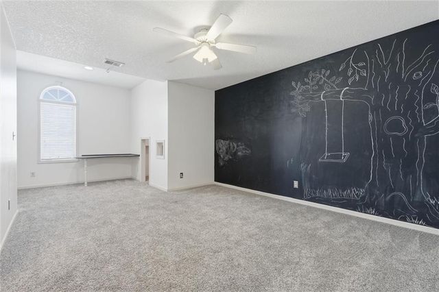 6505 N Spruce Avenue, Kansas City, MO 64119