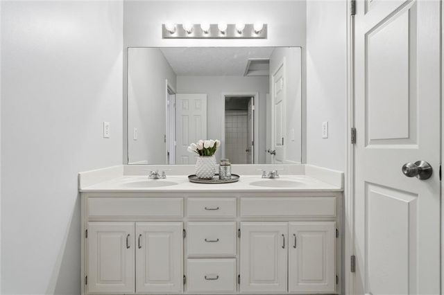 6505 N Spruce Avenue, Kansas City, MO 64119