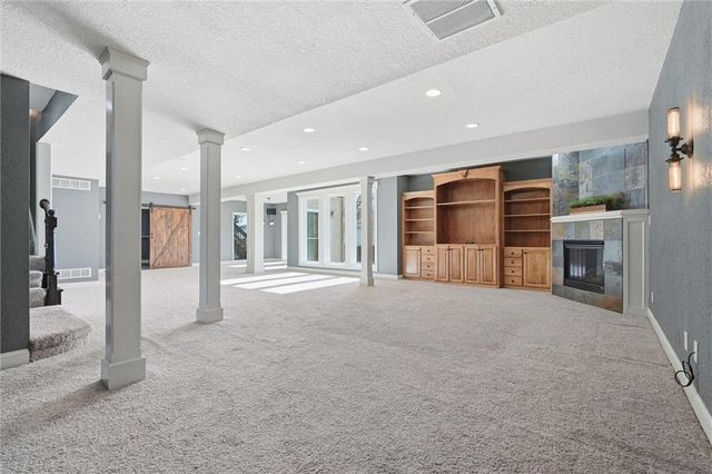 6505 N Spruce Avenue, Kansas City, MO 64119