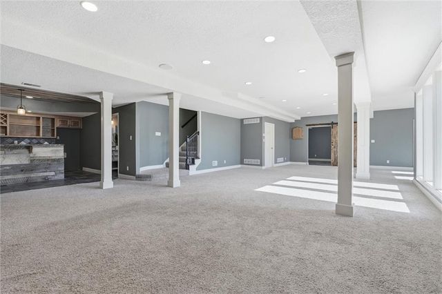 6505 N Spruce Avenue, Kansas City, MO 64119