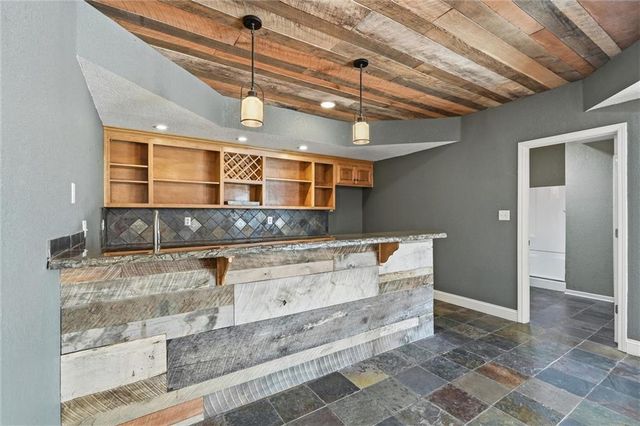 6505 N Spruce Avenue, Kansas City, MO 64119