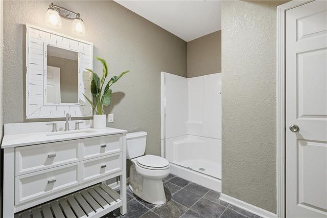 6505 N Spruce Avenue, Kansas City, MO 64119