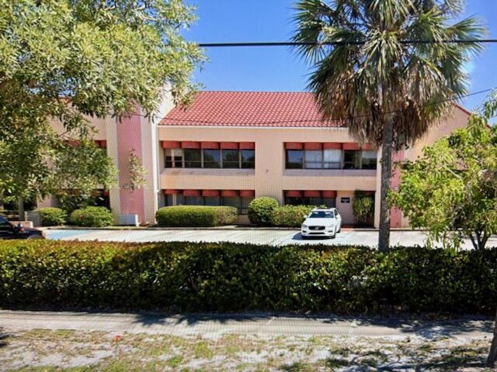 Image 1 of property listing at 900 SE Ocean Boulevard, Stuart, FL 34994