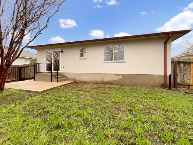 450 Jim Miller DR, Kyle, TX 78640