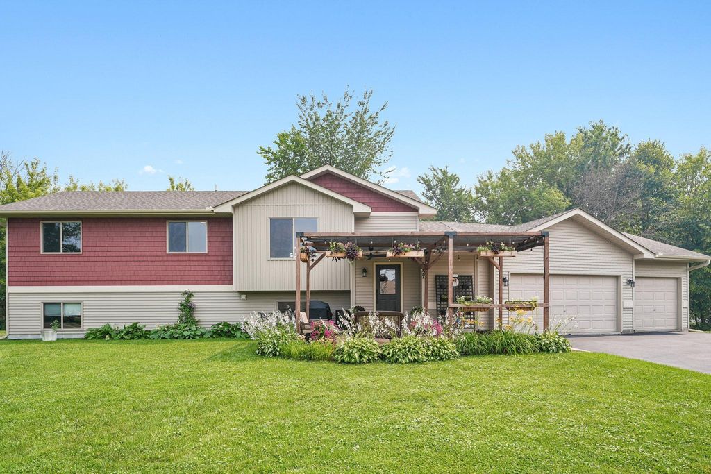6227 209th Street N, Forest Lake, MN 55025