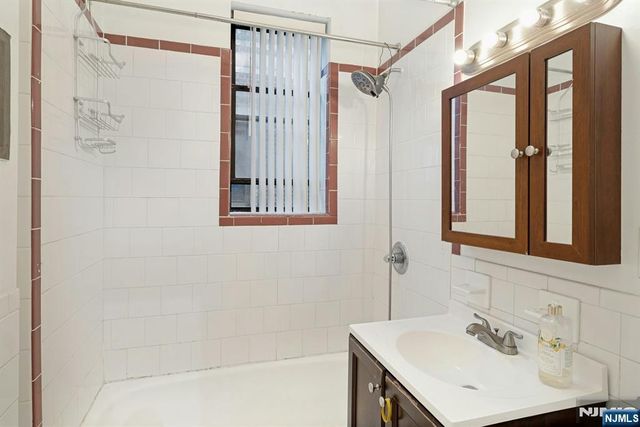 6601 Bdway E7, West New York, NJ 07093