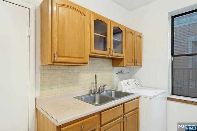 6601 Bdway E7, West New York, NJ 07093