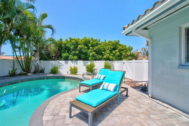 8094 12TH AVENUE S, St Petersburg, FL 33707
