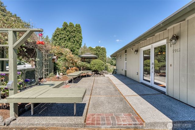 7912 SE Puget Heights Lane, Port Orchard, WA 98366