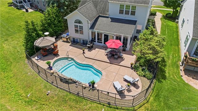 13 Greenside Drive, Grand Island, NY 14072