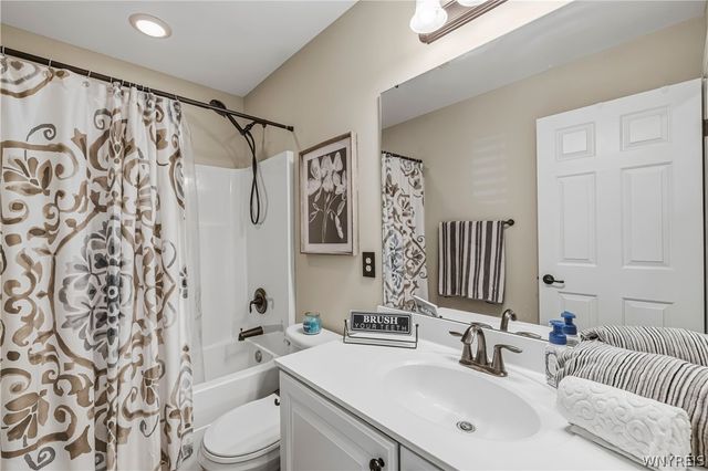 13 Greenside Drive, Grand Island, NY 14072