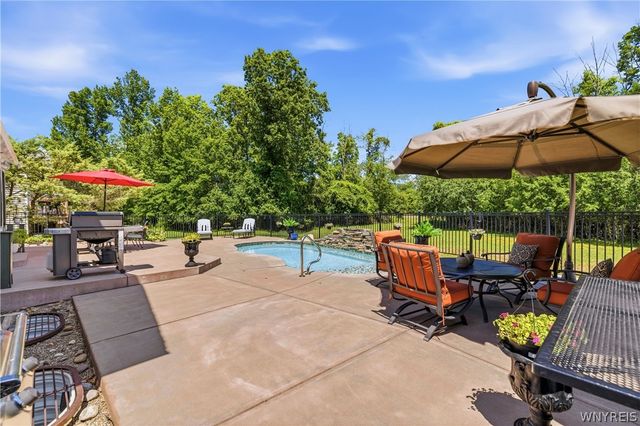 13 Greenside Drive, Grand Island, NY 14072