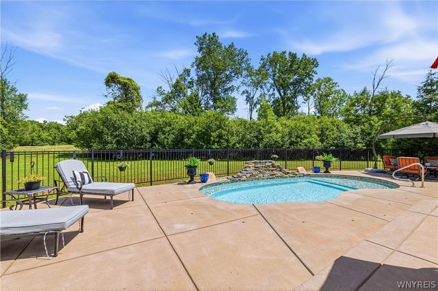 13 Greenside Drive, Grand Island, NY 14072