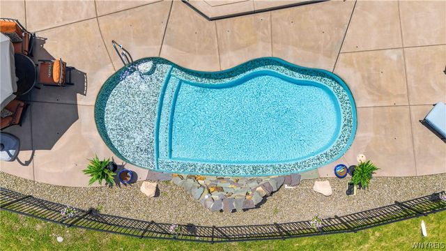13 Greenside Drive, Grand Island, NY 14072