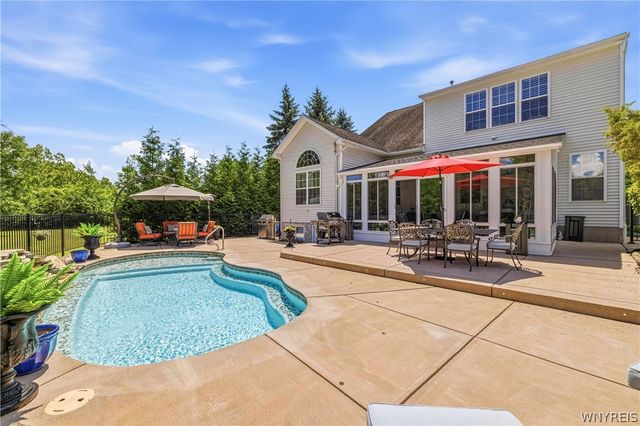 13 Greenside Drive, Grand Island, NY 14072