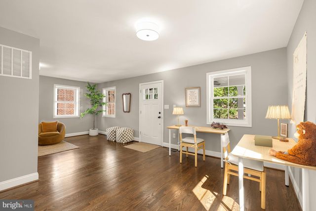5716 8TH RD N, Arlington, VA 22205