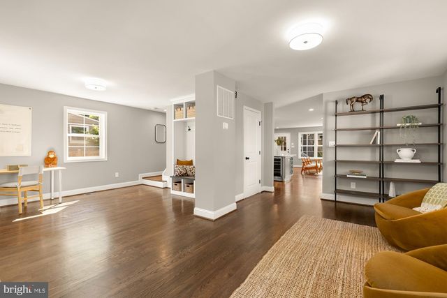 5716 8TH RD N, Arlington, VA 22205
