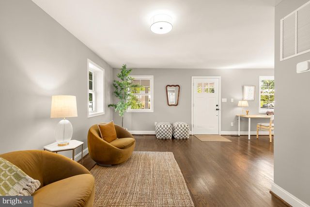 5716 8TH RD N, Arlington, VA 22205