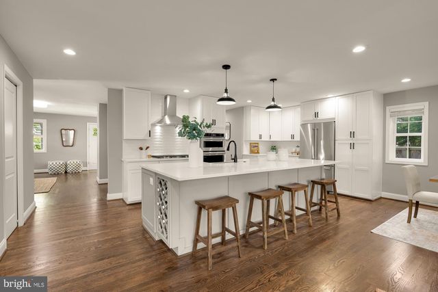 5716 8TH RD N, Arlington, VA 22205