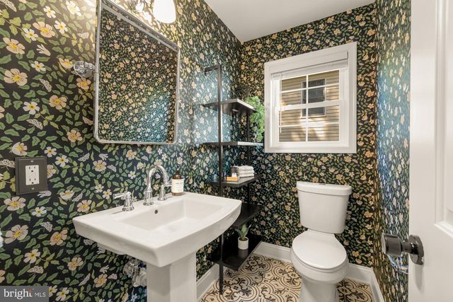5716 8TH RD N, Arlington, VA 22205