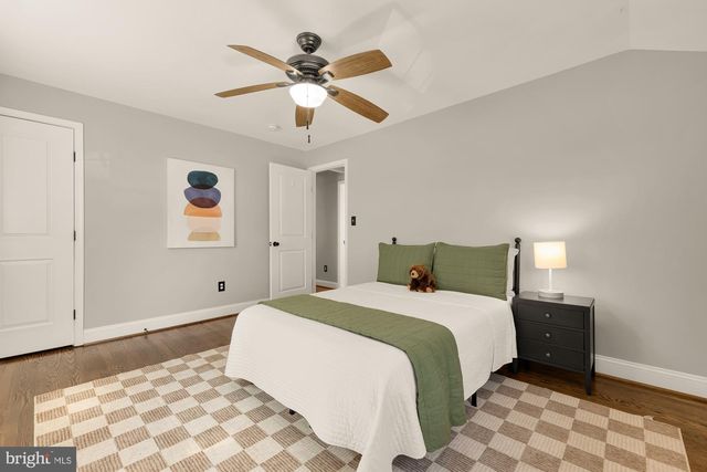 5716 8TH RD N, Arlington, VA 22205