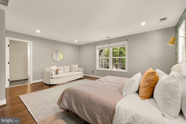 5716 8TH RD N, Arlington, VA 22205