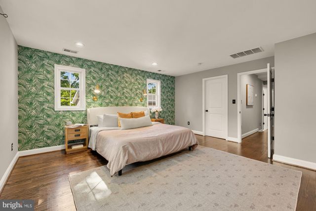 5716 8TH RD N, Arlington, VA 22205
