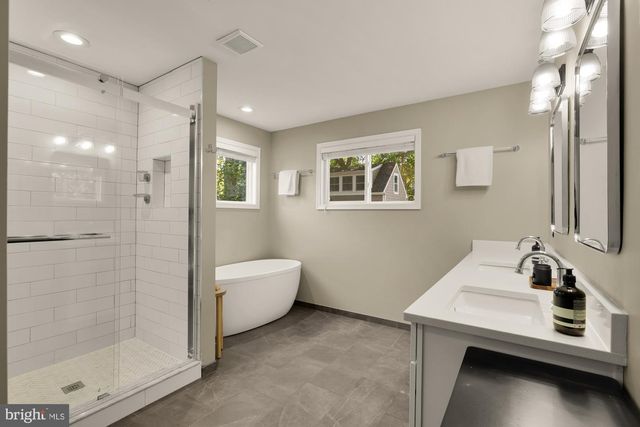 5716 8TH RD N, Arlington, VA 22205