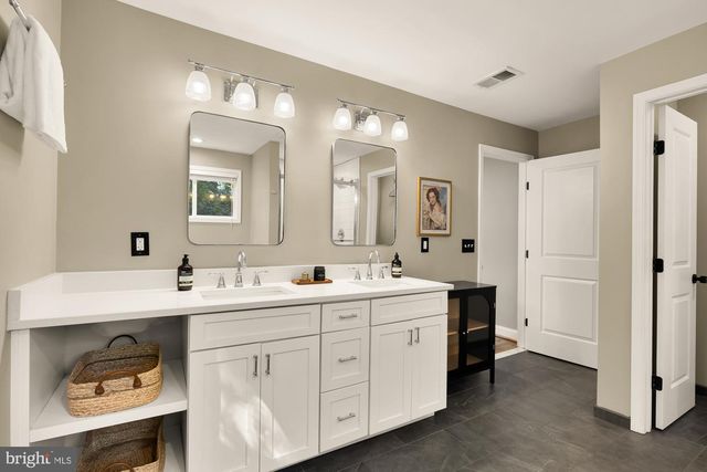 5716 8TH RD N, Arlington, VA 22205