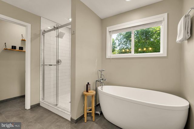5716 8TH RD N, Arlington, VA 22205