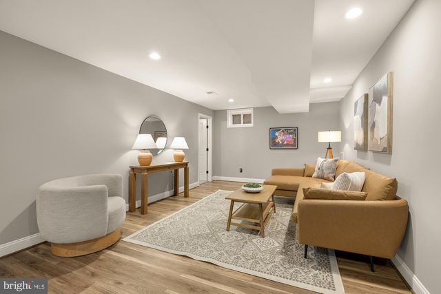 5716 8TH RD N, Arlington, VA 22205