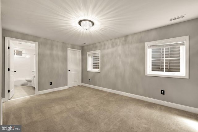 5716 8TH RD N, Arlington, VA 22205