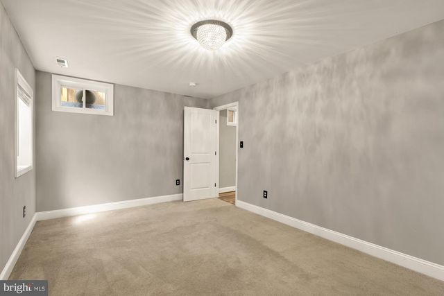 5716 8TH RD N, Arlington, VA 22205