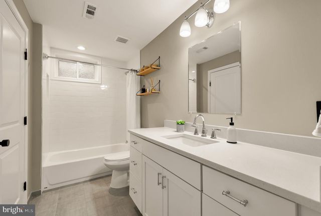 5716 8TH RD N, Arlington, VA 22205