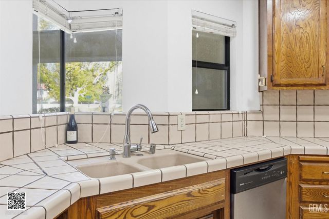 2601 Manitou Way, Bakersfield, CA 93309