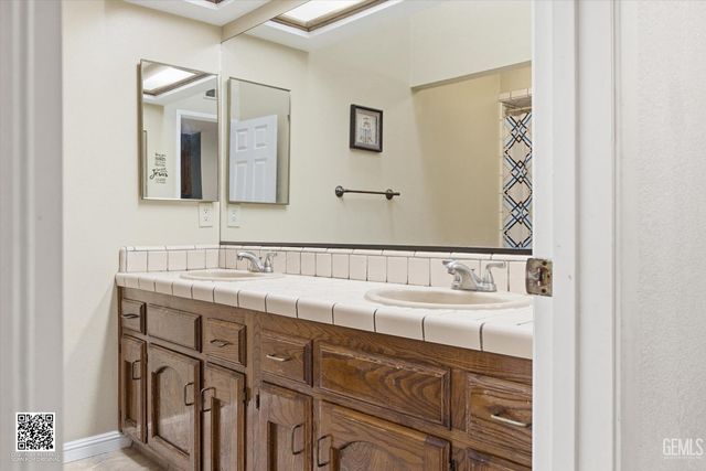 2601 Manitou Way, Bakersfield, CA 93309