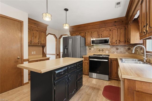 701 Baywood TRL, Chesapeake, VA 23323