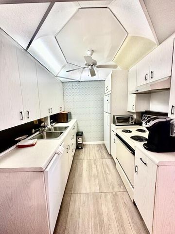 2067 Cornwall D, Boca Raton, FL 33434