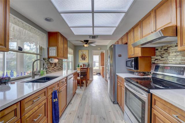 1319 GLENGARRY DRIVE, Palm Harbor, FL 34684