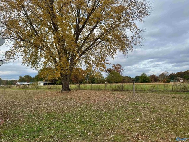 64 N Robinson Road, Hartselle, AL 35640