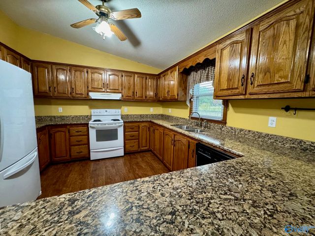 64 N Robinson Road, Hartselle, AL 35640